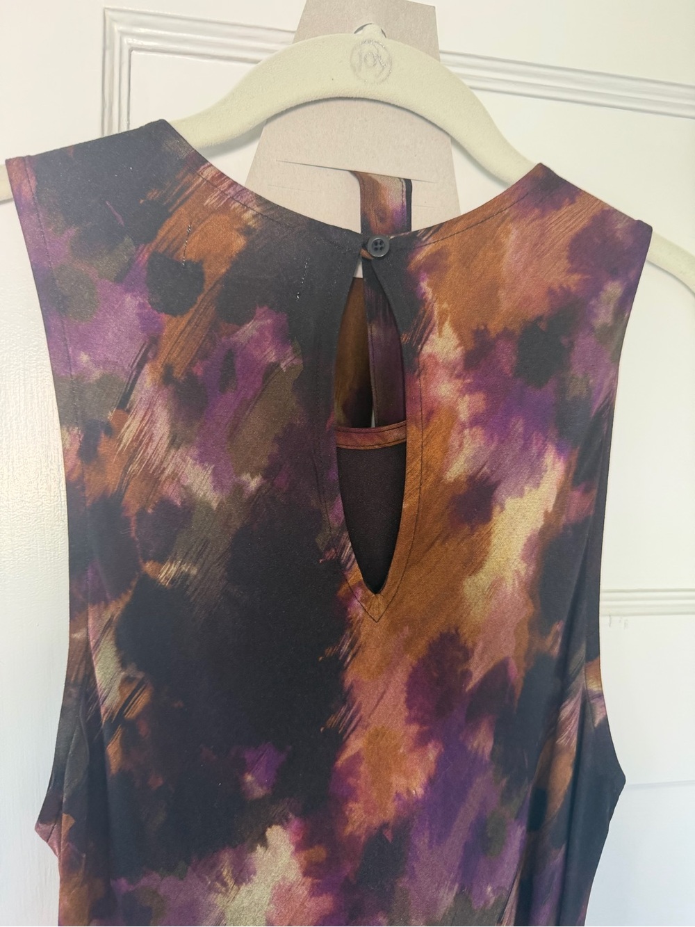 Cloth & Stone bought @ EverEve
Sleeveless Printed Maxi Dress in Plum and Brown